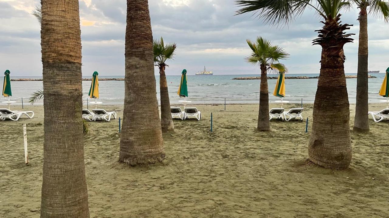 Beachfront Villa - Dasakiラルナカ エクステリア 写真