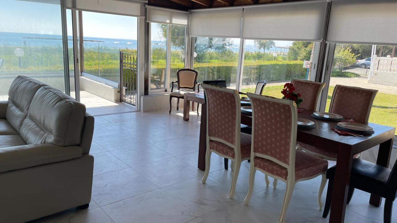 Beachfront Villa - Dasakiラルナカ エクステリア 写真